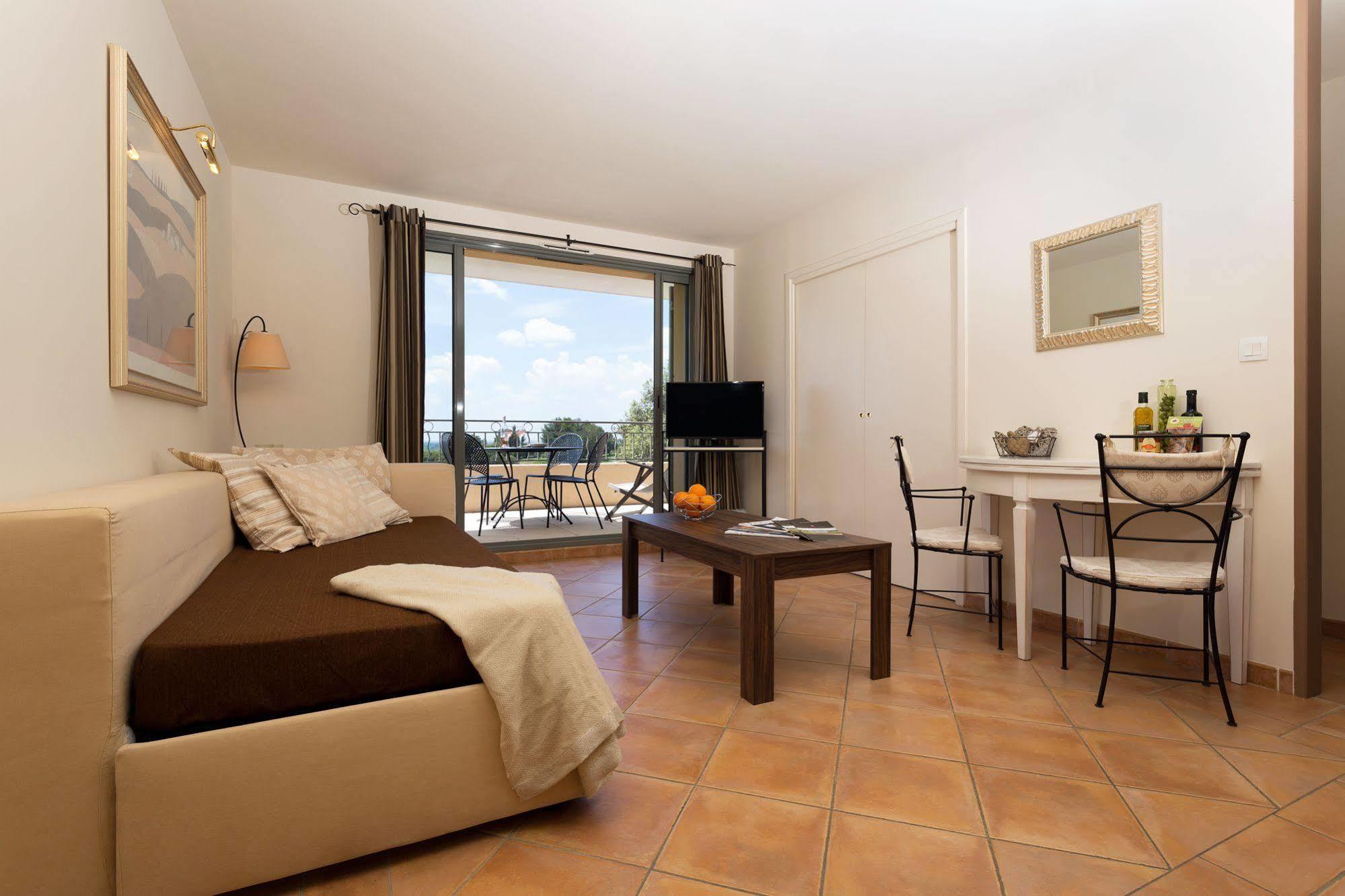 Madame Vacances Domaine du Provence Country Club Service Premium Saumane-de-Vaucluse Exterior foto