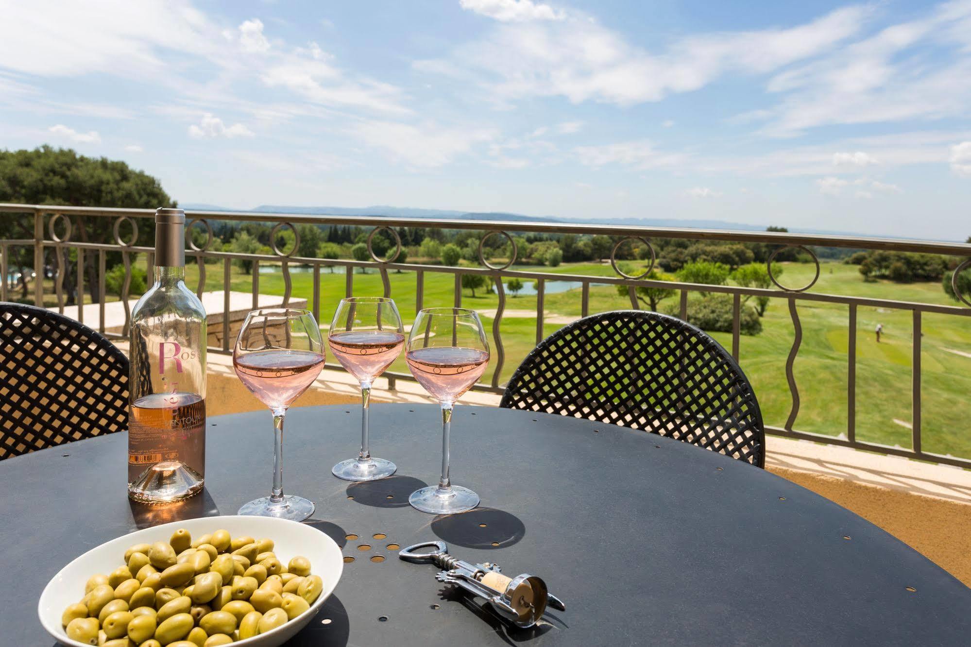 Madame Vacances Domaine du Provence Country Club Service Premium Saumane-de-Vaucluse Exterior foto