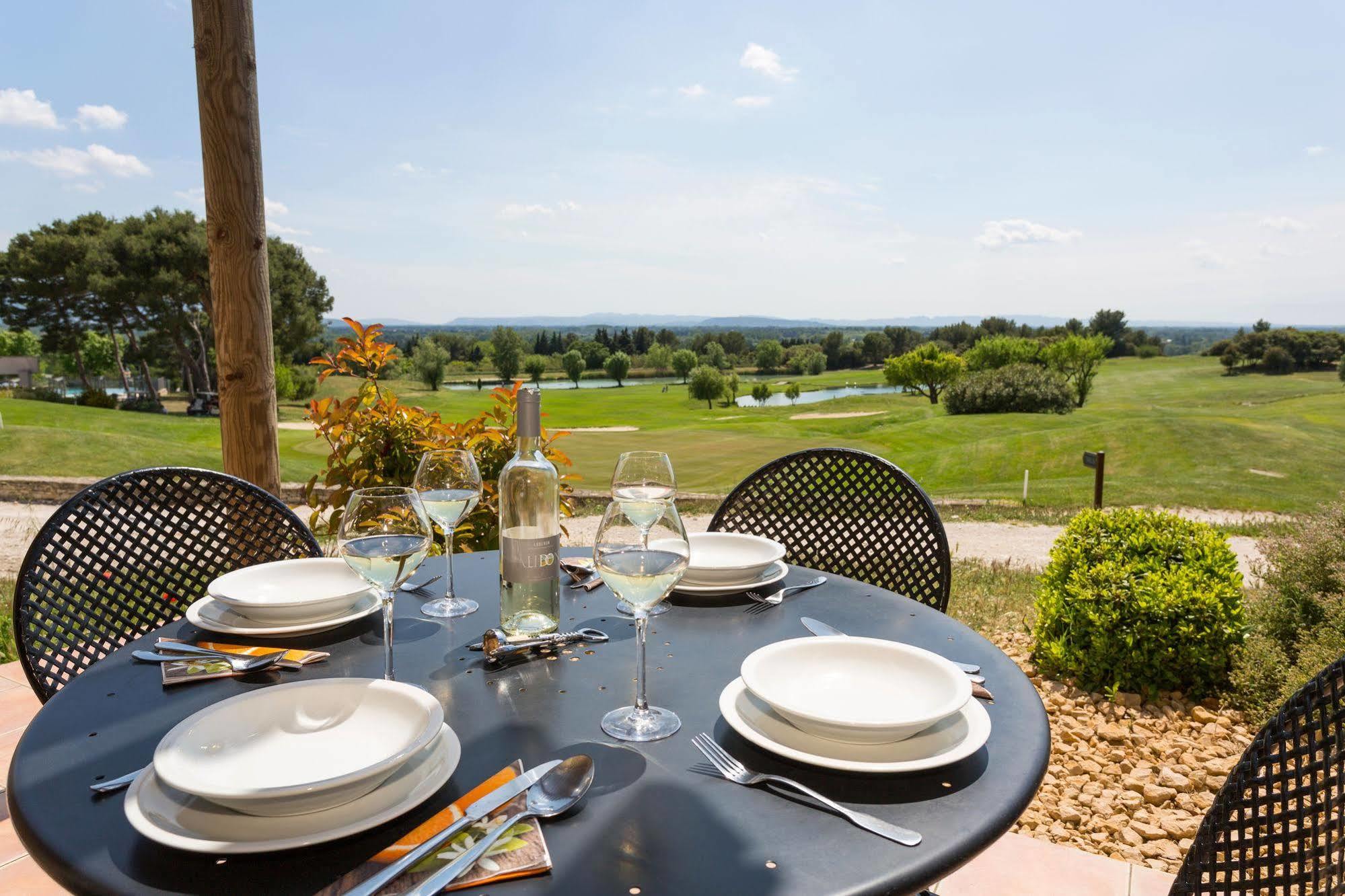 Madame Vacances Domaine du Provence Country Club Service Premium Saumane-de-Vaucluse Exterior foto