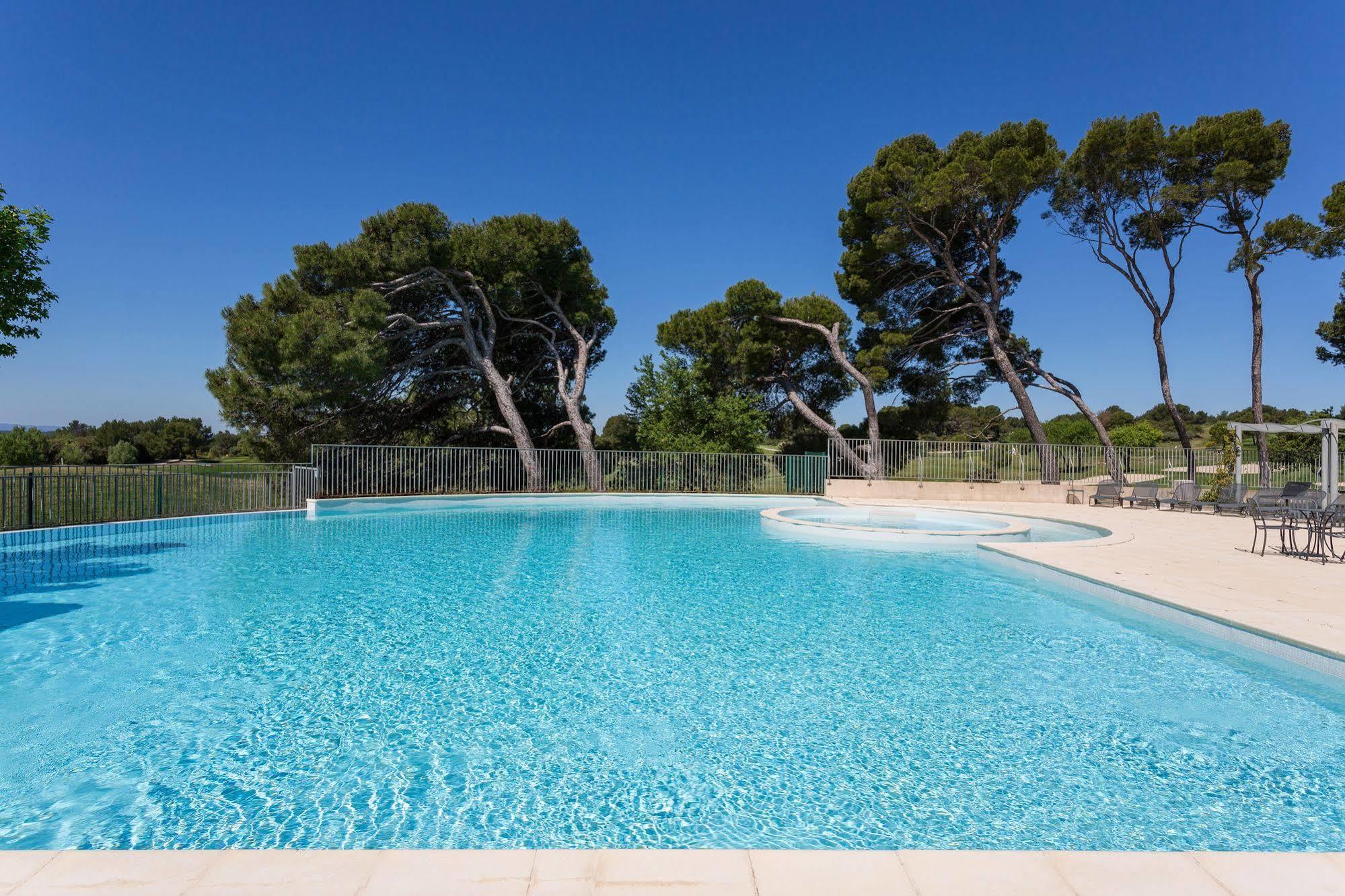 Madame Vacances Domaine du Provence Country Club Service Premium Saumane-de-Vaucluse Exterior foto